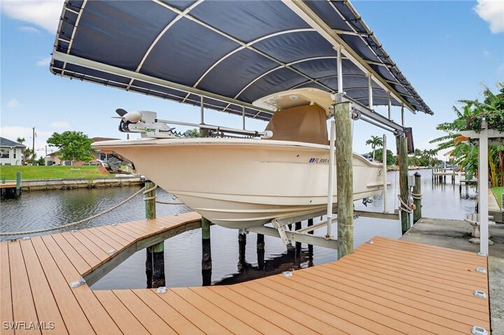 Property Photo:  1215 SE 21st Street  FL 33990 