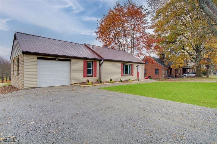 Property Photo:  2560 S Mahoning Avenue  OH 44601 