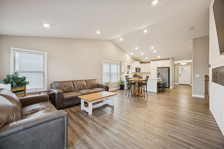 Property Photo:  1336 Chestnut Circle  MN 55315 