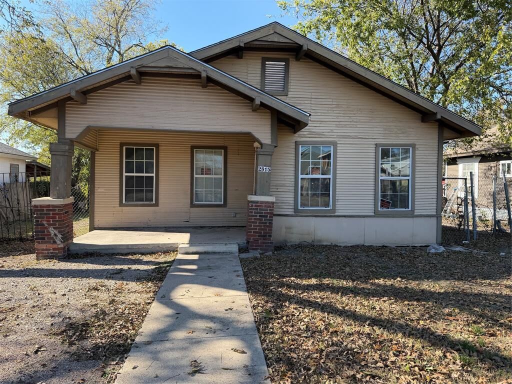 Property Photo: 2815 S Denley Drive TX 75216