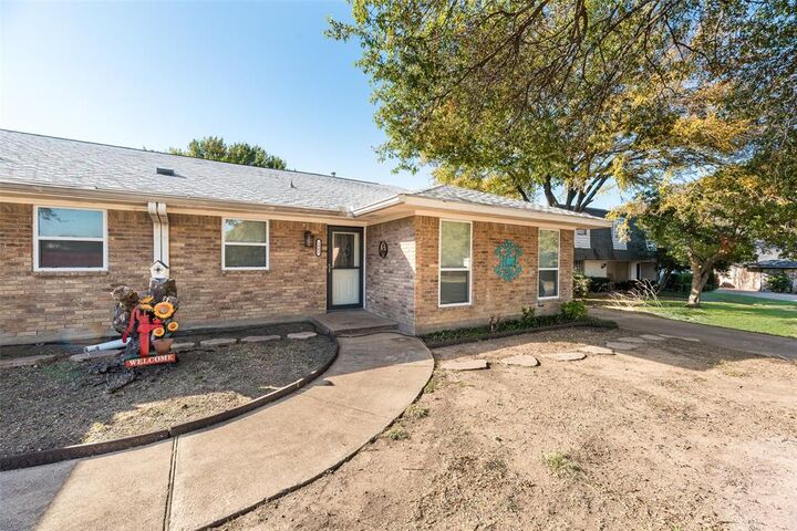 Property Photo: 1801 Camelot Cove TX 75074