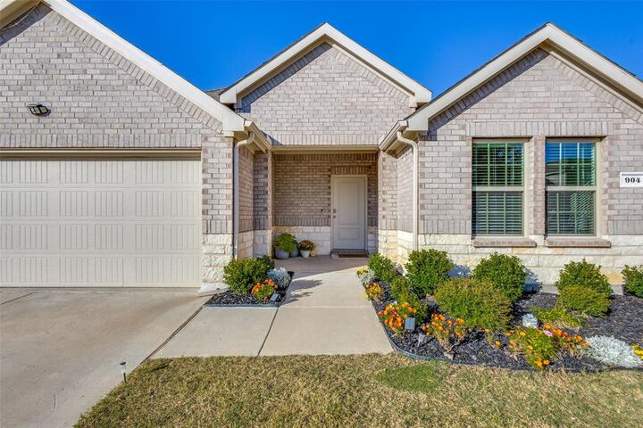 Property Photo: 904 Stockton Pass Lane TX 75407