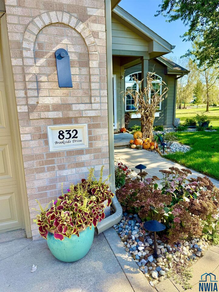 Property Photo: 832 Brookside Dr SD 57038