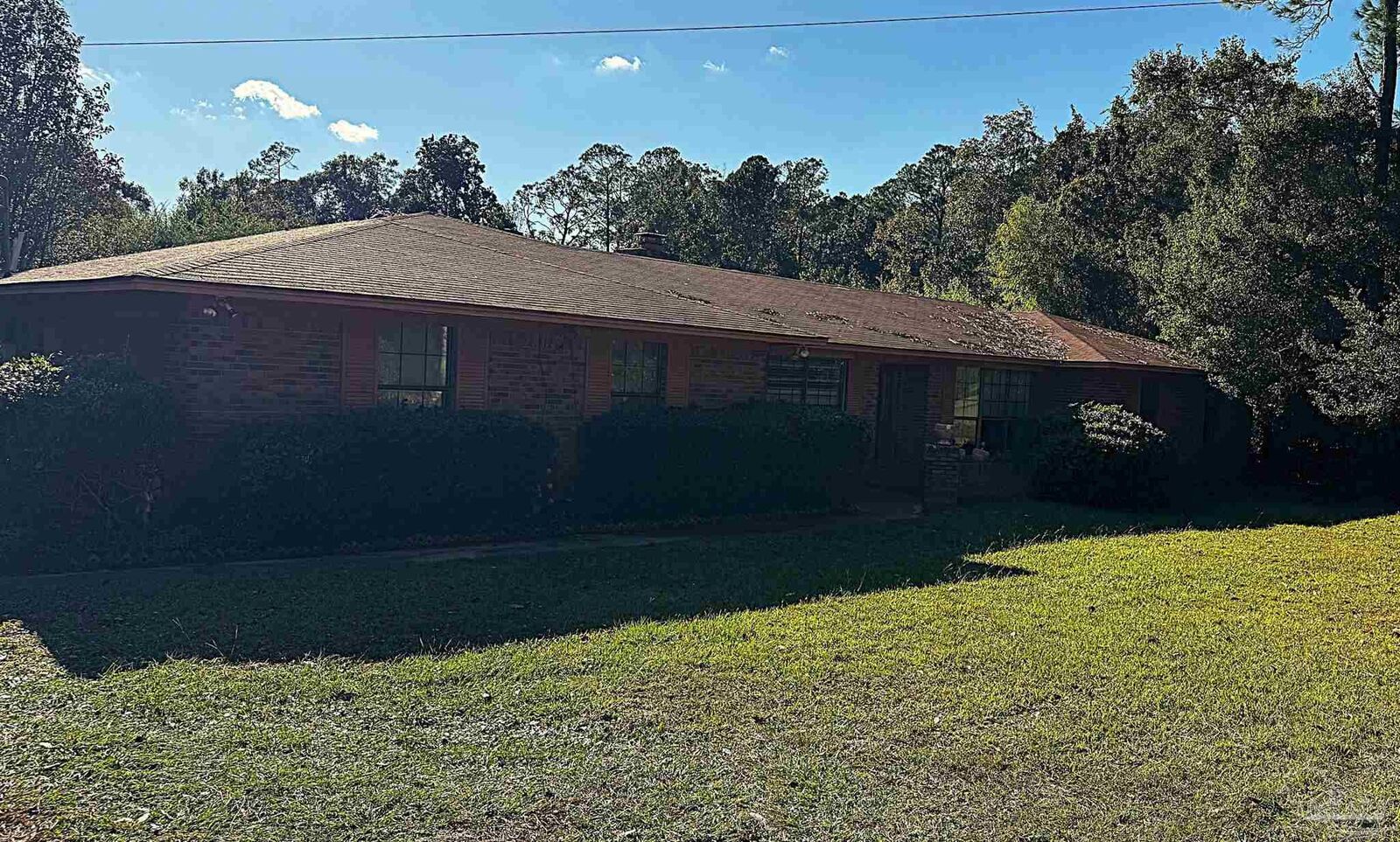 Property Photo: 210 Man O War Cir FL 32533