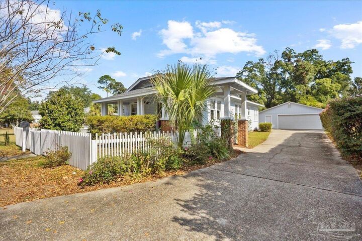 Property Photo: 1906 N Spring St FL 32501