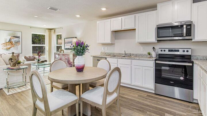 Property Photo: 6457 Firefly Dr FL 32583