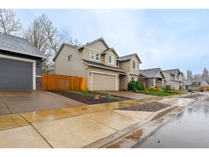 Property Photo: 804 River Ave OR 97327