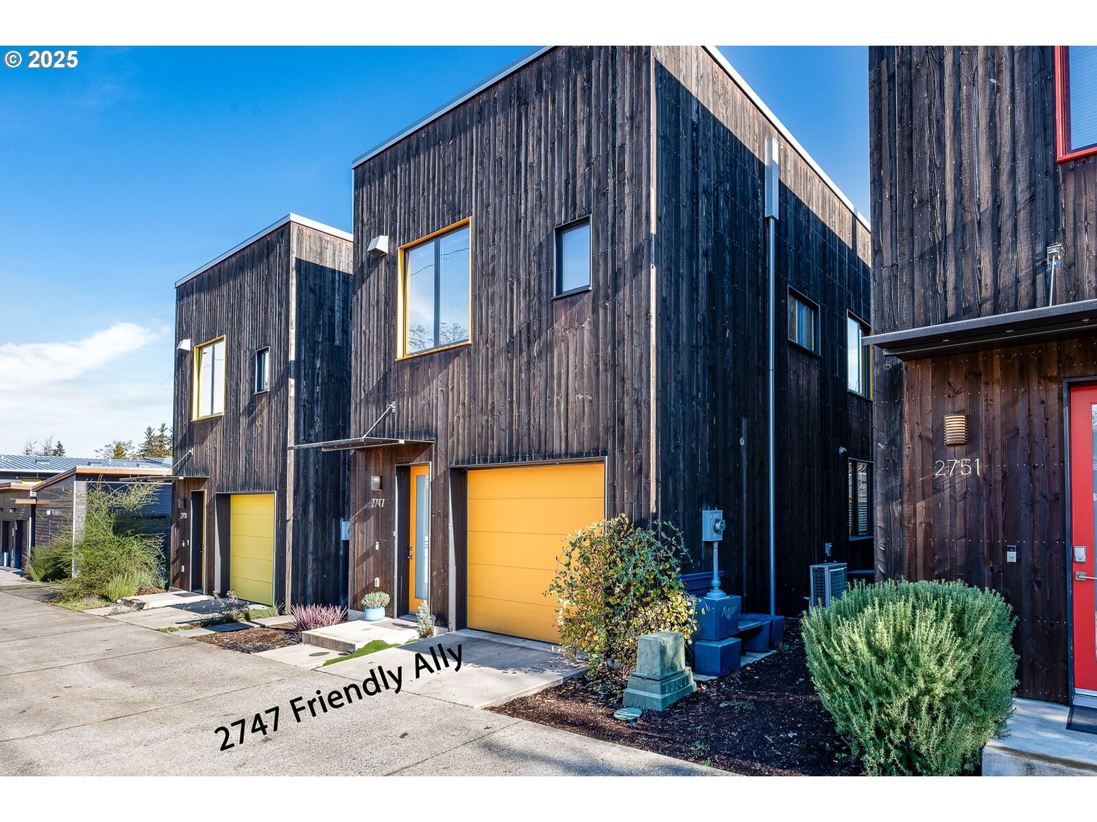 Property Photo:  2747 Friendly Aly  OR 97405 