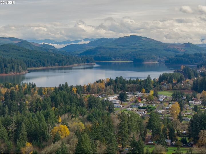 Property Photo: 1401 45th Ave OR 97386