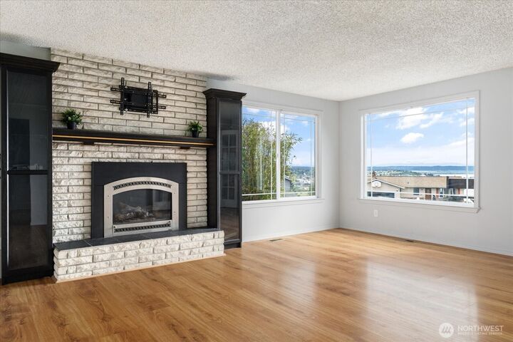 Property Photo:  960  Capital Street  WA 98277 