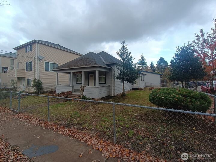1922  15th Avenue S  Seattle WA 98144 photo