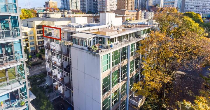 Property Photo:  1000  Union Street Ph-D  WA 98101 