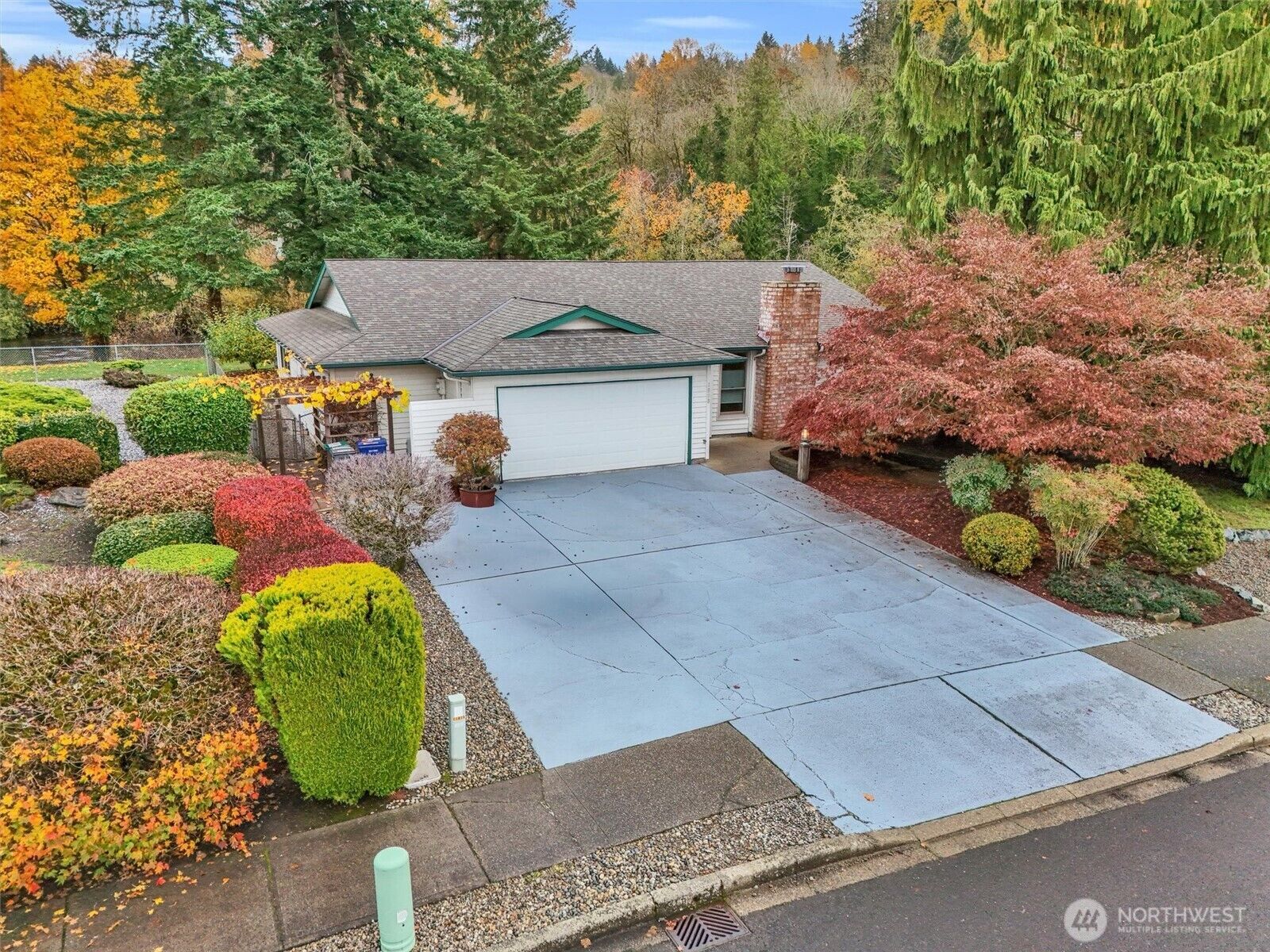Property Photo: 1808 Riverview Drive NE WA 98002