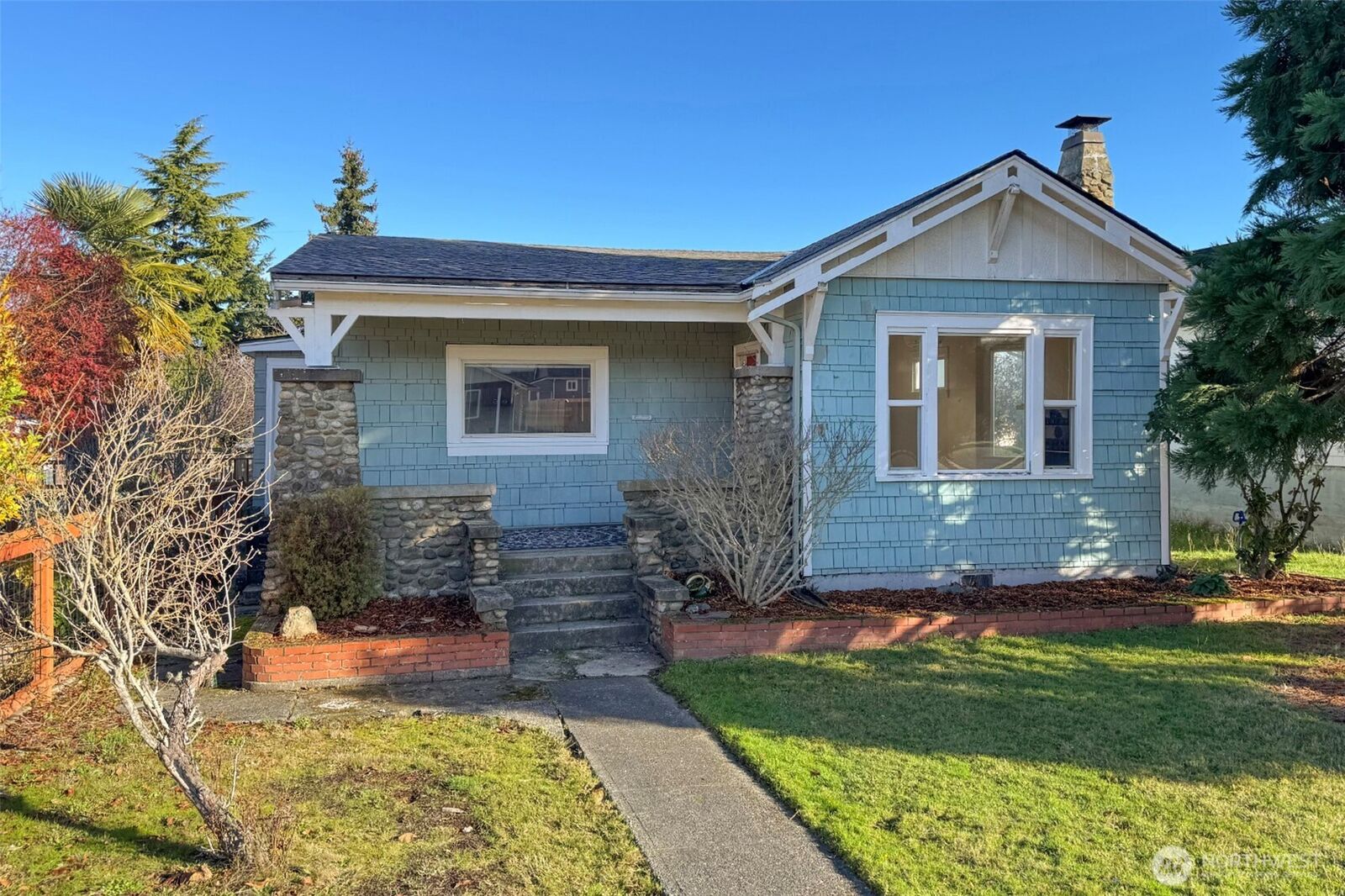 Property Photo: 513 E Third Street WA 98362