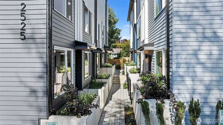 2521  29th Avenue S C  Seattle WA 98144 photo