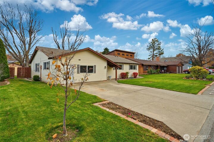 Property Photo:  303  Dehaven Street  OR 97862 