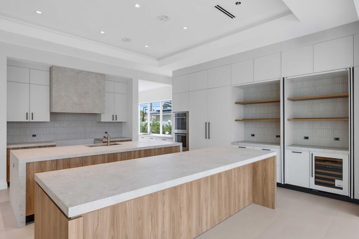 Property Photo:  810 NE 70th Street  FL 33487 