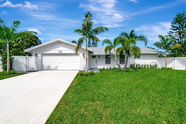 Property Photo: 135 SE 28th Court FL 33435
