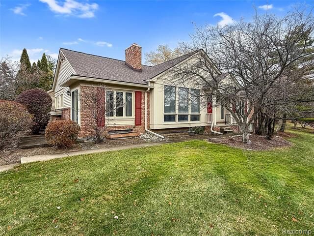 Property Photo: 6953 Pebble Park Circle 68 MI 48322