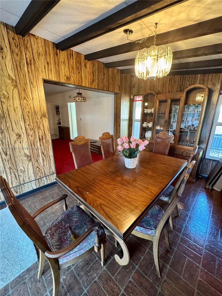 Property Photo: 724 Garden Ct FL 33317