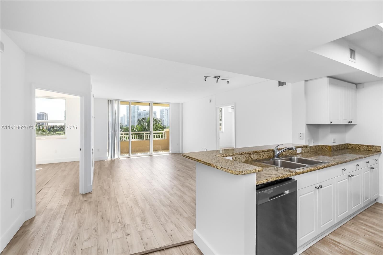 Property Photo: 19501 W Country Club Dr 515 FL 33180