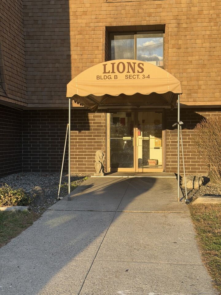 Property Photo: 126 Triangle Street Apt B46 CT 06810