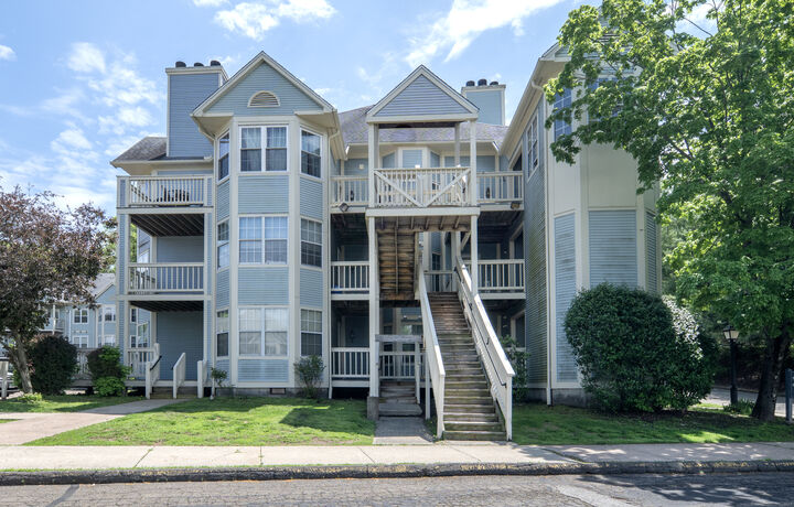 Property Photo:  75 Redwood Drive 609  CT 06513 