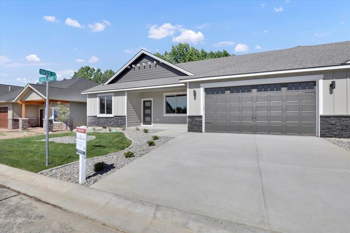 Property Photo: 1109 - Unit 16 N Country Club Dr 16 WA 99006