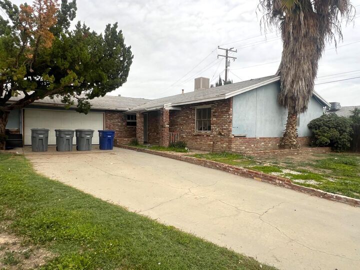 Property Photo: 14106 Vista Drive CA 93202