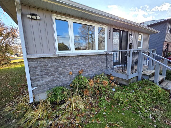 Property Photo:  235 Bayview Avenue  ON L4P 2T4 