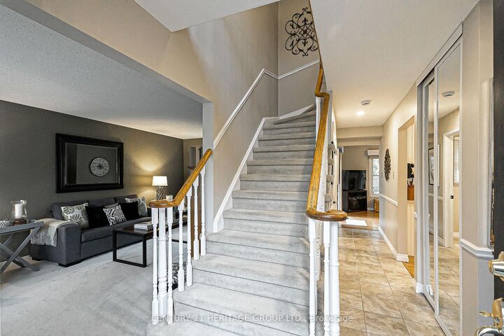 Property Photo:  124 John Bowser Crescent  ON L3Y 7P1 