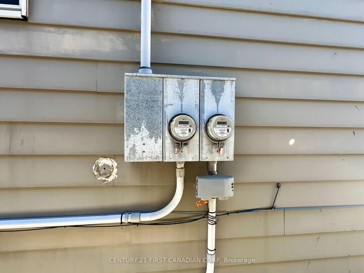 Property Photo:  353 Oxford Street E  ON N6A 1V6 