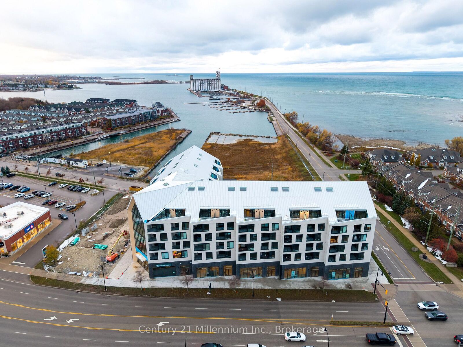 Property Photo: 31 Huron Street 416 ON L9Y 0E8