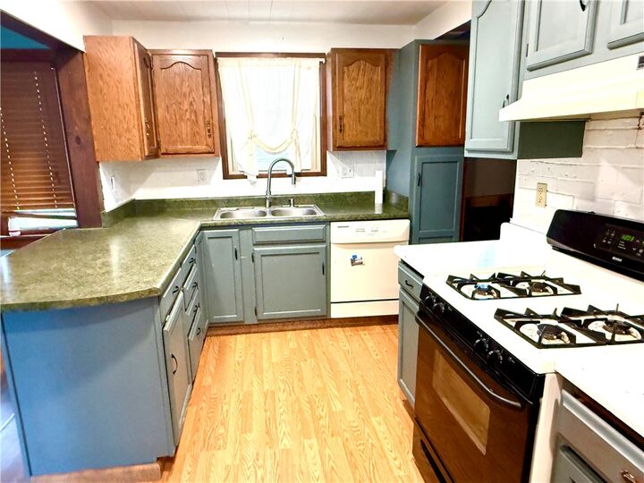Property Photo: 131 Edison PA 15401