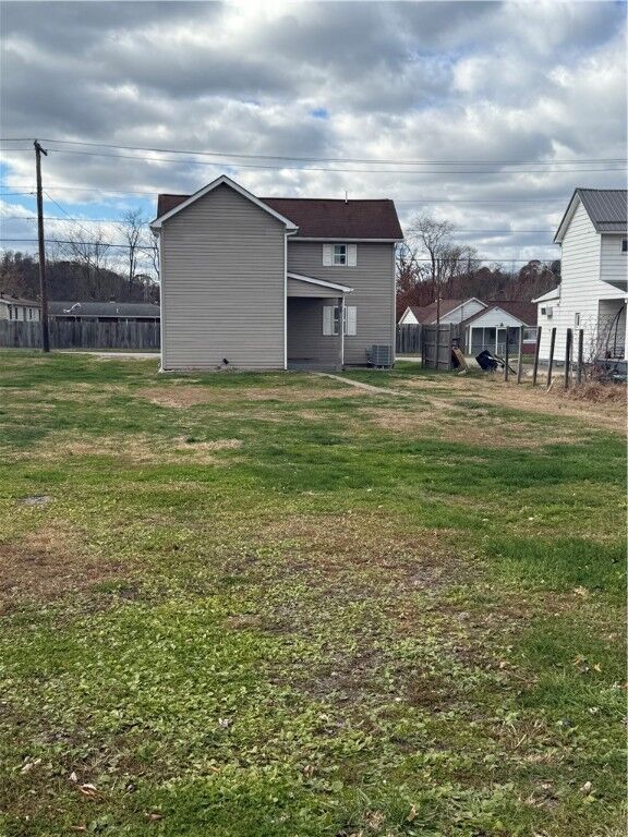 Property Photo:  1631 Hyndman St  PA 15425 