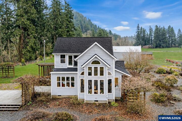 Property Photo: 40759 McDowell Creek Dr OR 97355