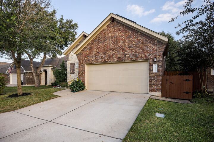 Property Photo:  13512 Hymeadow Circle  TX 78729 