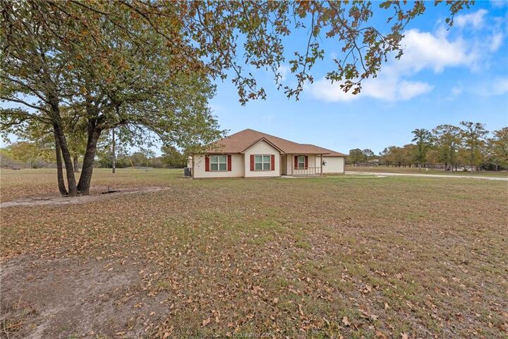 Property Photo:  1635 Lakeview Drive  TX 77879 