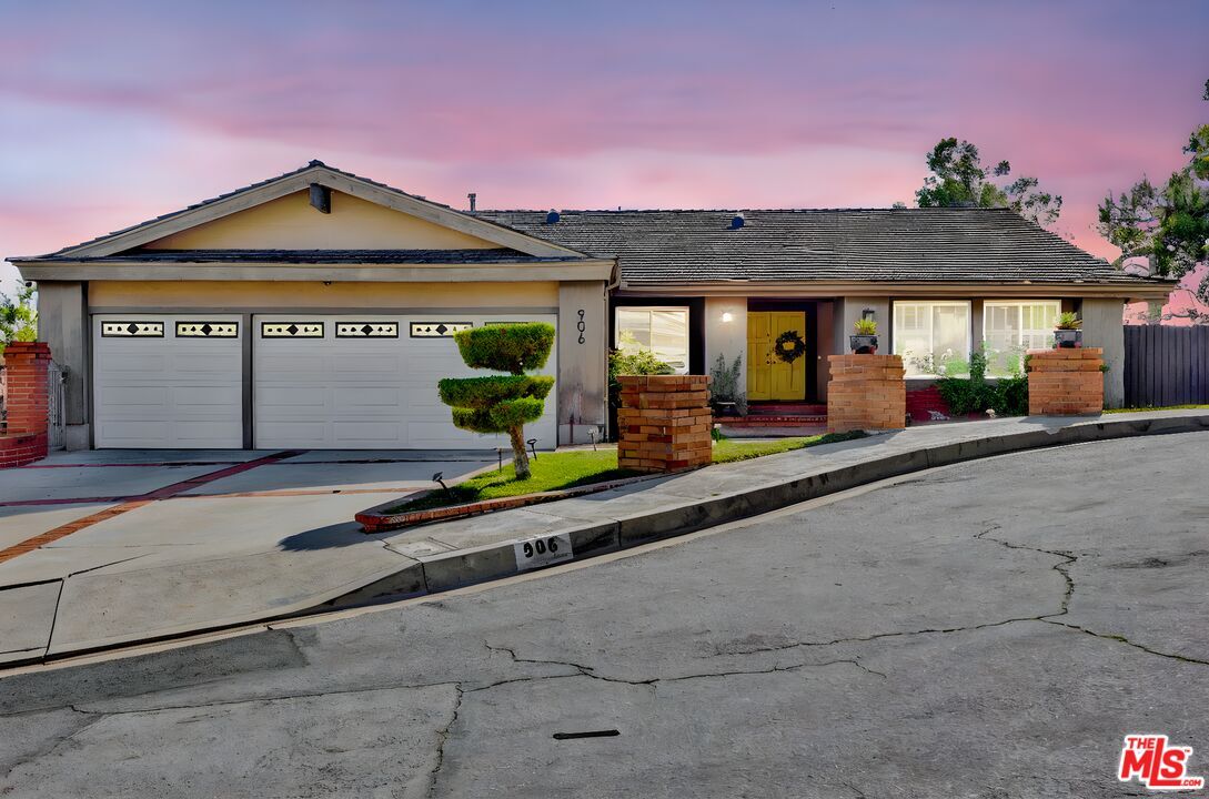 Property Photo:  906 Whitehaven Ter  CA 91207 