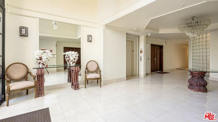 Property Photo:  10555 Ashton Ave  CA 90024 