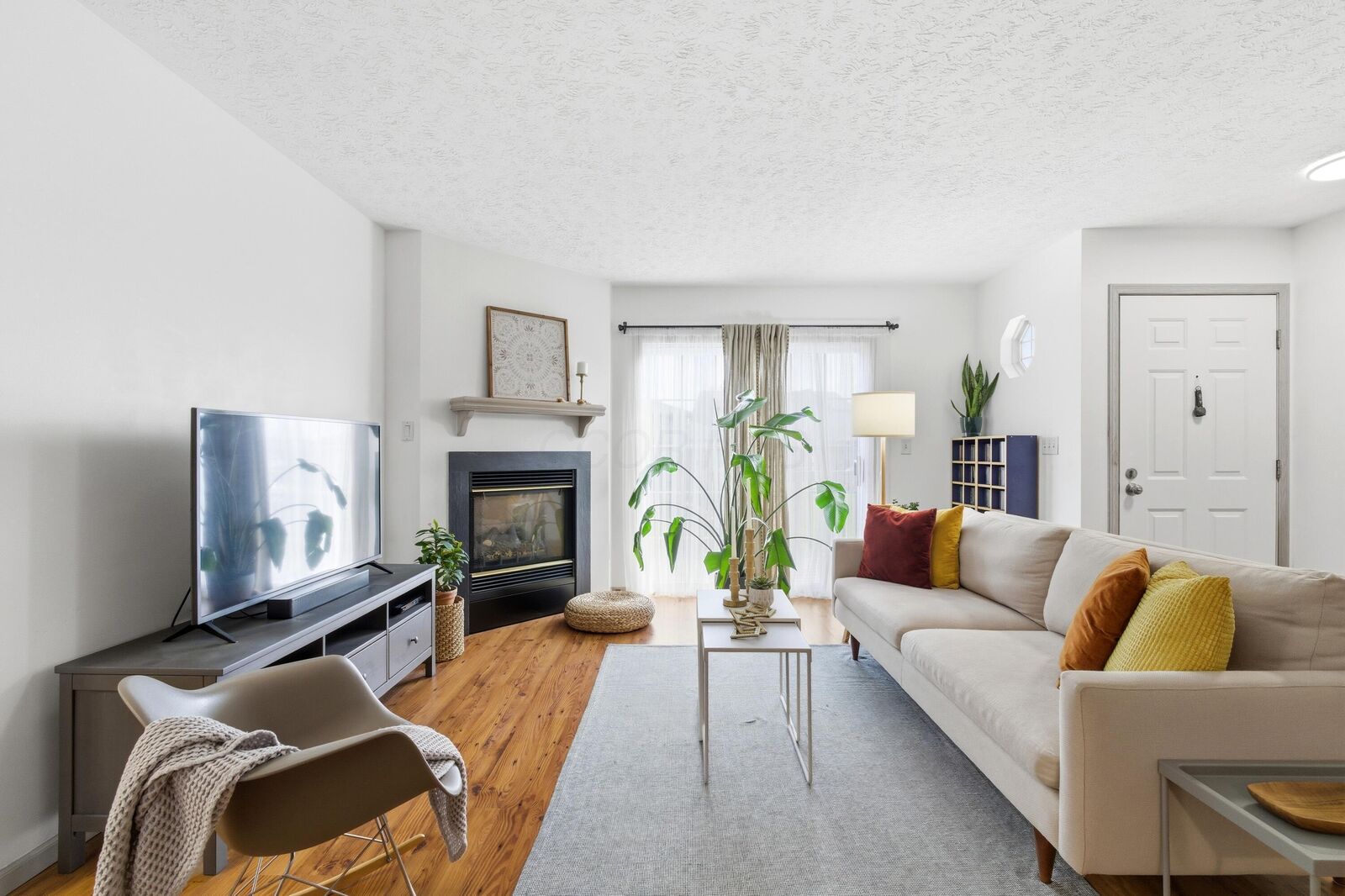 Property Photo:  738 Parkbluff Way  OH 43035 