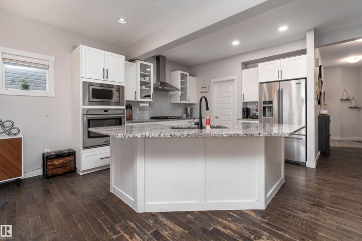 Property Photo: 9715 205 Street NW AB T5T 4V1