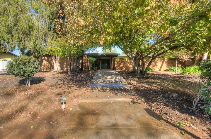 Property Photo:  1326 W Morris Avenue  CA 93711 