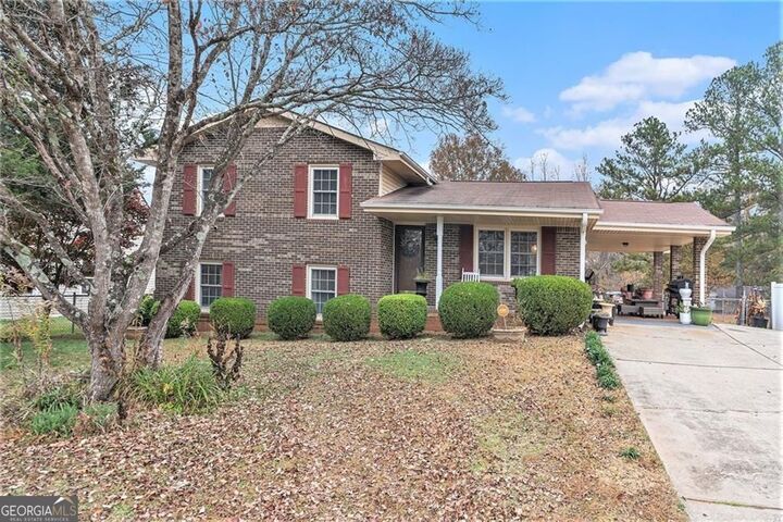 Property Photo: 1913 Amberwood Court GA 30223