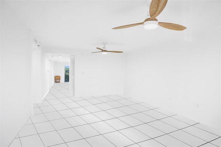 Property Photo:  9470 Tangerine Pl 404  FL 33324 