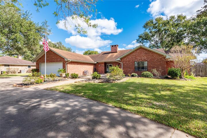 Property Photo: 1704 Live Oak Lane TX 77437
