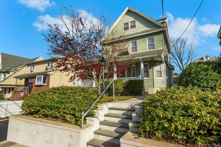 Property Photo:  136 Buckingham Road  NY 10701 