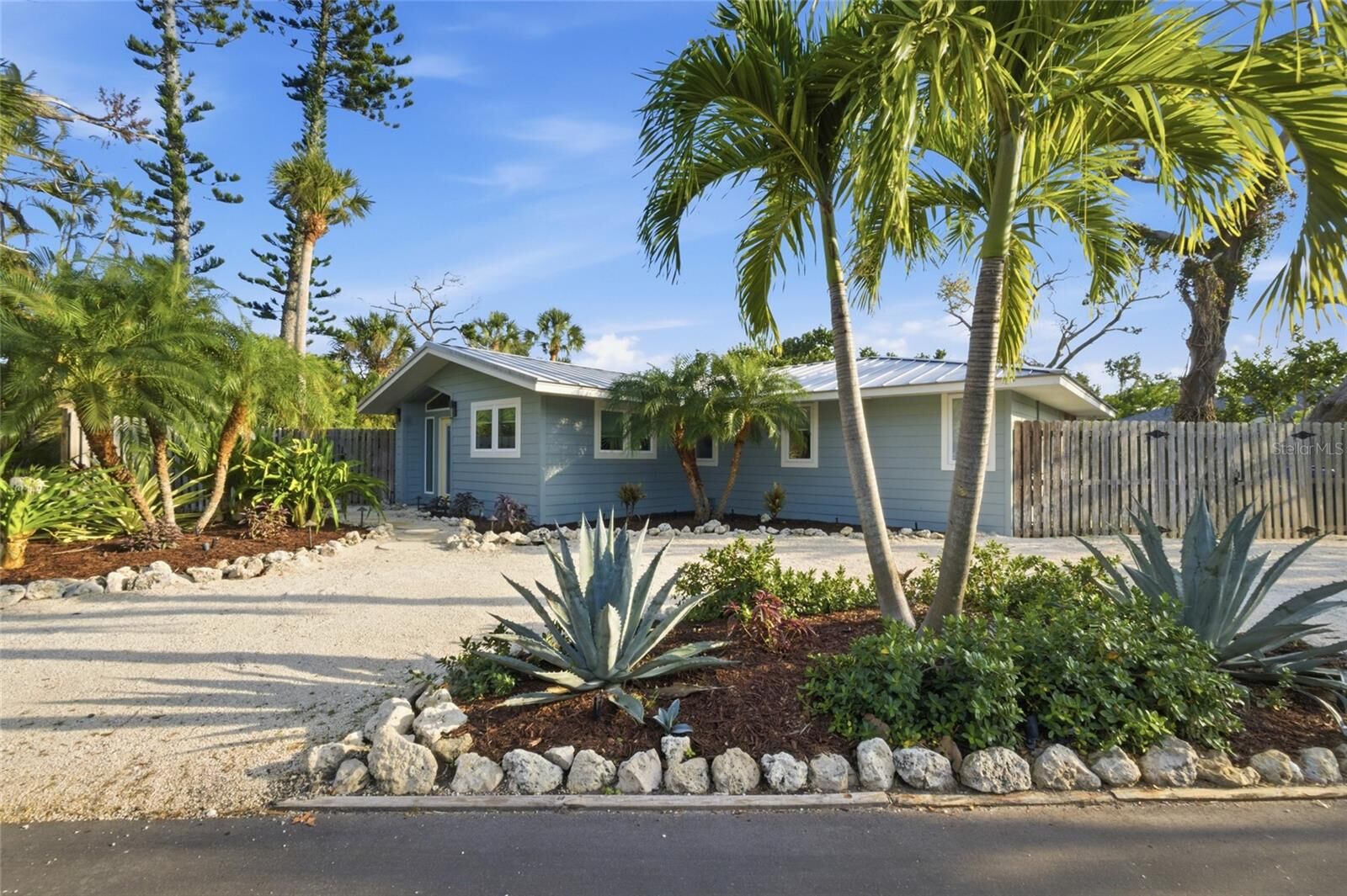 Property Photo: 624 Saint Judes Drive FL 34228