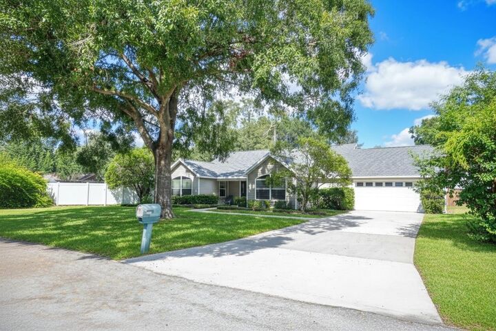 Property Photo:  2201 Howard Lane  FL 33612 