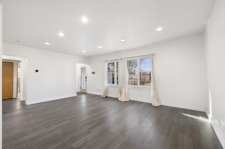 Property Photo:  712 Normals St  ND 58703-2257 